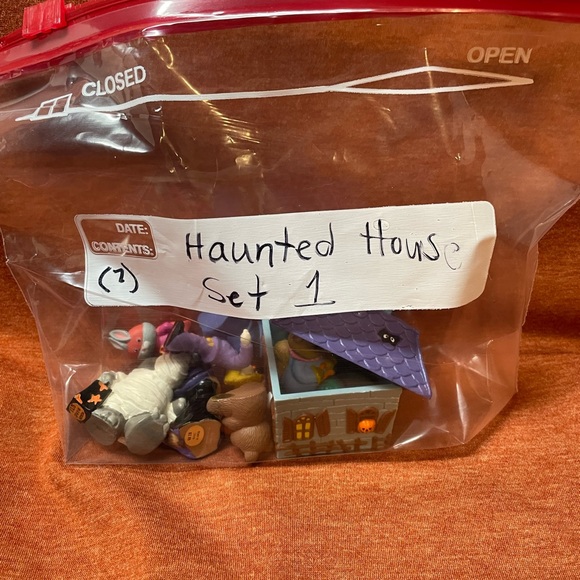 Vintage Hallmark Mini-Figurines (Set 1) - Picture 15 of 15